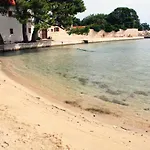Family Friendly Seaside - 828 *