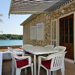 Appartement Family Friendly Seaside - 828 Ugljan