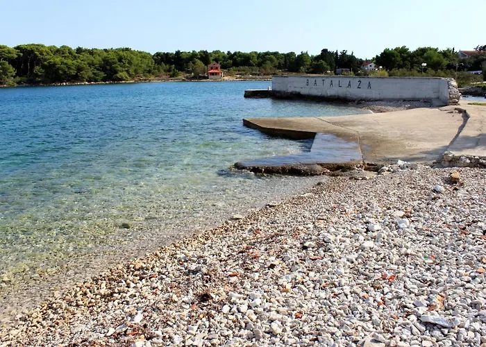 Family Friendly Seaside - 828 Ugljan