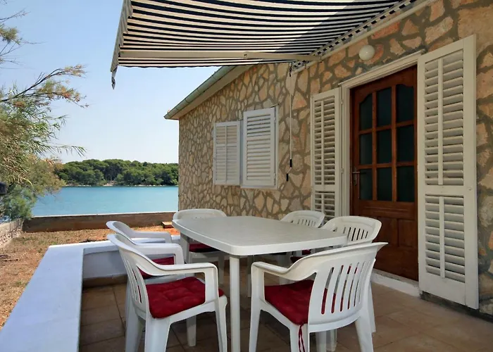 Apartman Family Friendly Seaside - 828 Ugljan