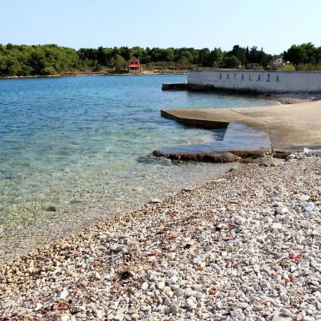Family Friendly Seaside - 828 Ugljan