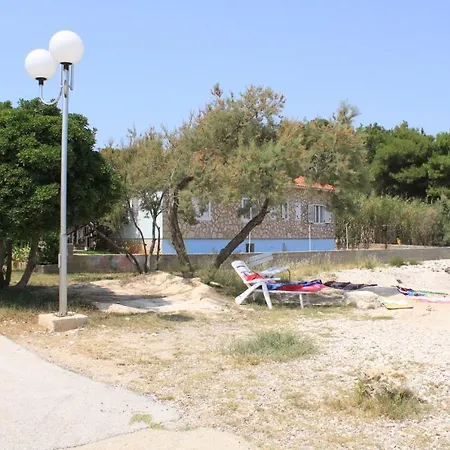 Apartment Family Friendly Seaside Apartments Ugljan - 828