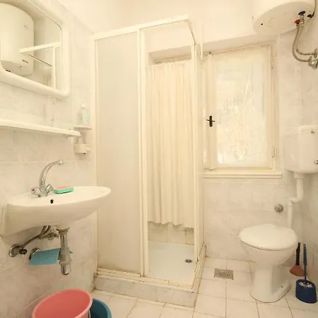 Apartment Family Friendly Seaside Apartments Ugljan - 828