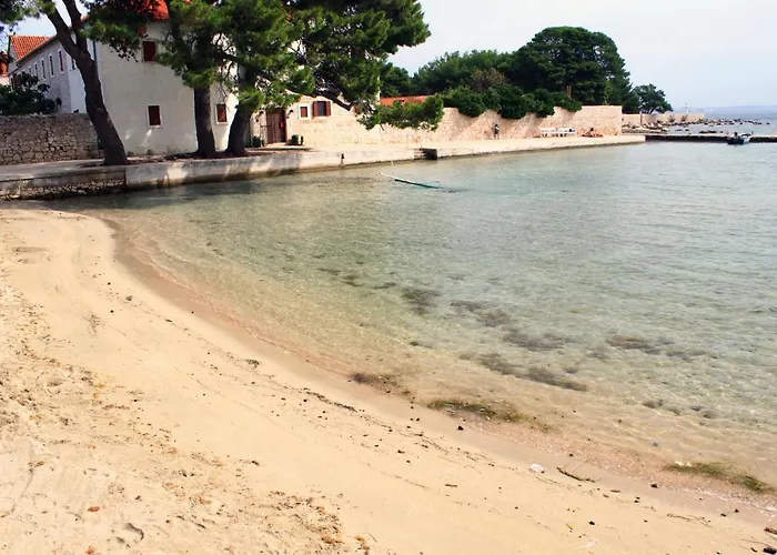 Family Friendly Seaside - 828 *