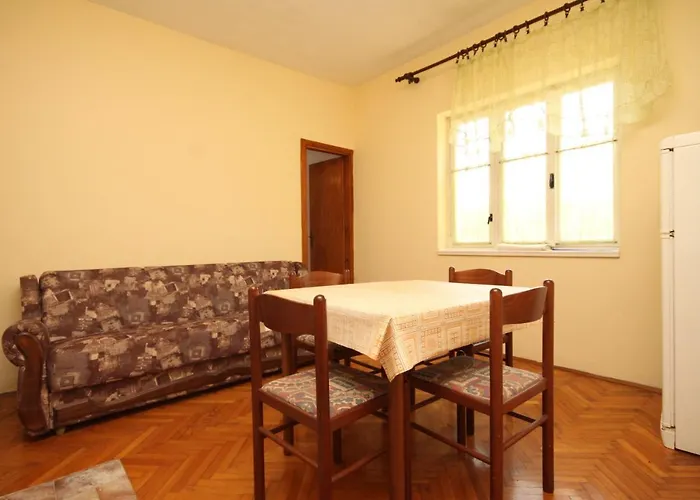 Family Friendly Seaside - 828 *