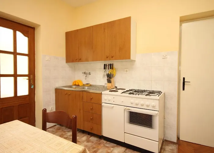 Family Friendly Seaside - 828