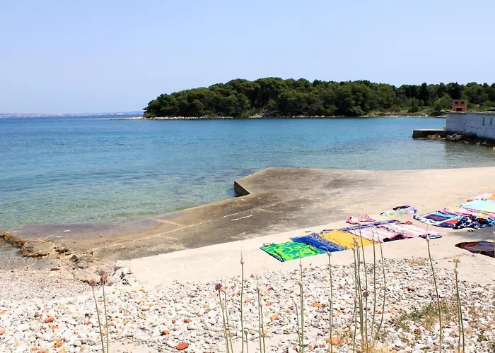 Family Friendly Seaside - 828 Apartmán Ugljan